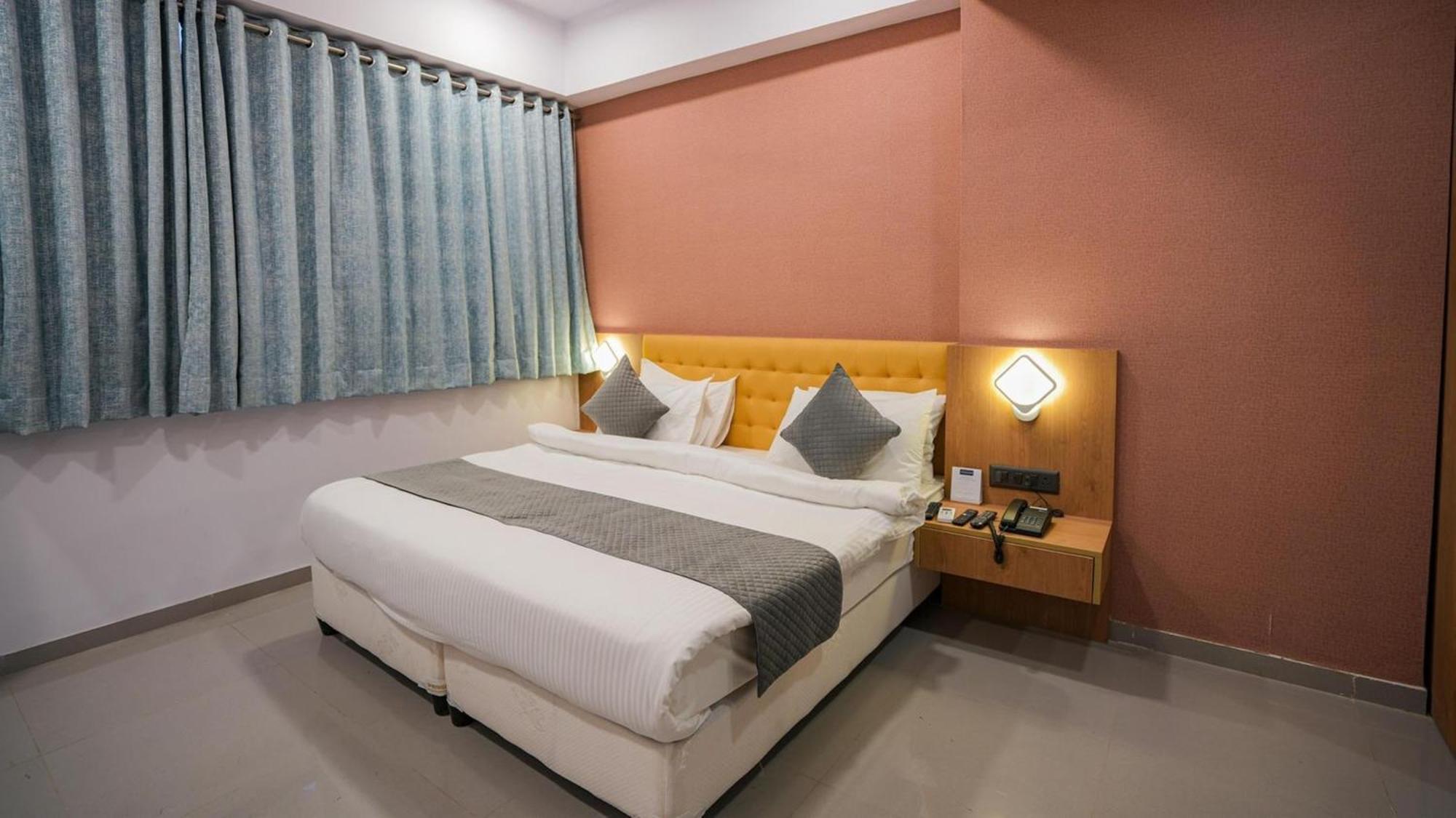 Hotel Aerocity Golden Close To New Delhi Airport Nova Deli Exterior foto