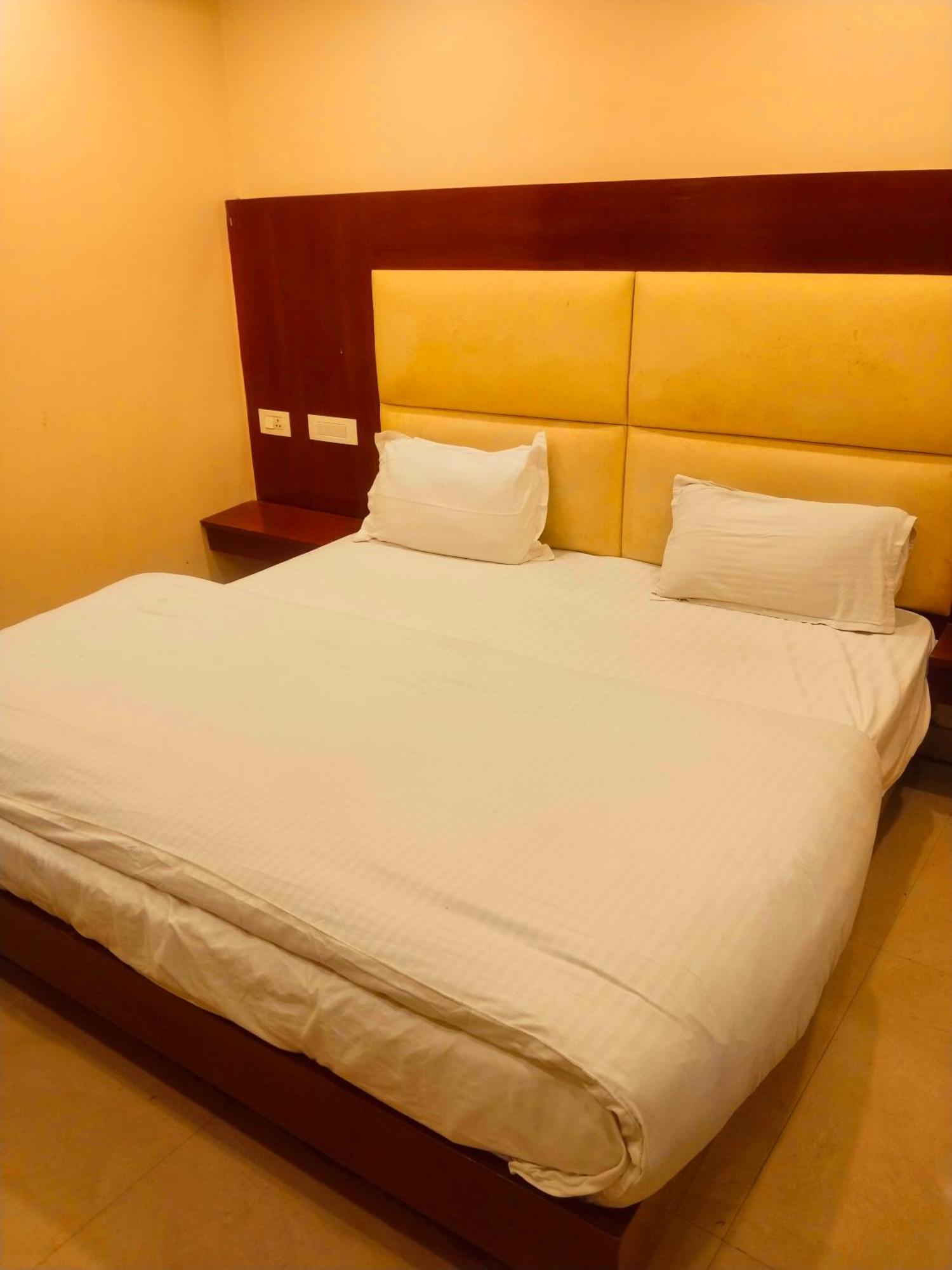 Hotel Aerocity Golden Close To New Delhi Airport Nova Deli Exterior foto